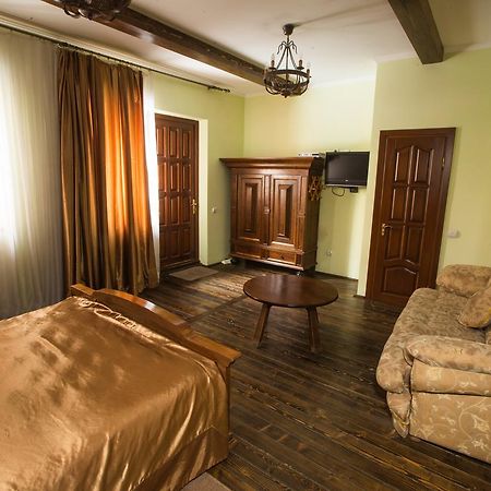 Magnat Lux Hotel Chernivtsi Εξωτερικό φωτογραφία
