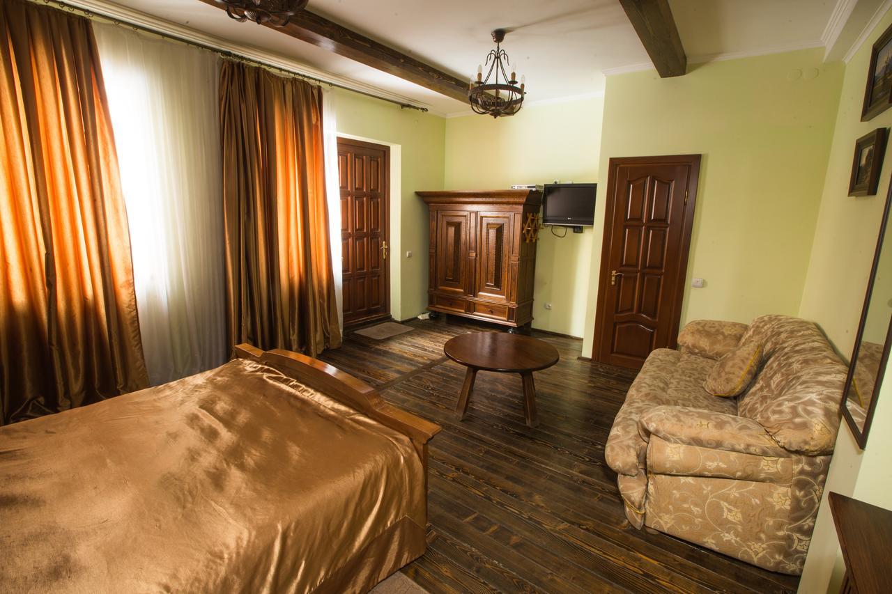 Magnat Lux Hotel Chernivtsi Εξωτερικό φωτογραφία
