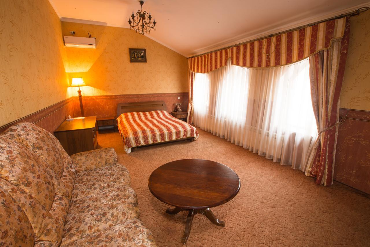 Magnat Lux Hotel Chernivtsi Εξωτερικό φωτογραφία