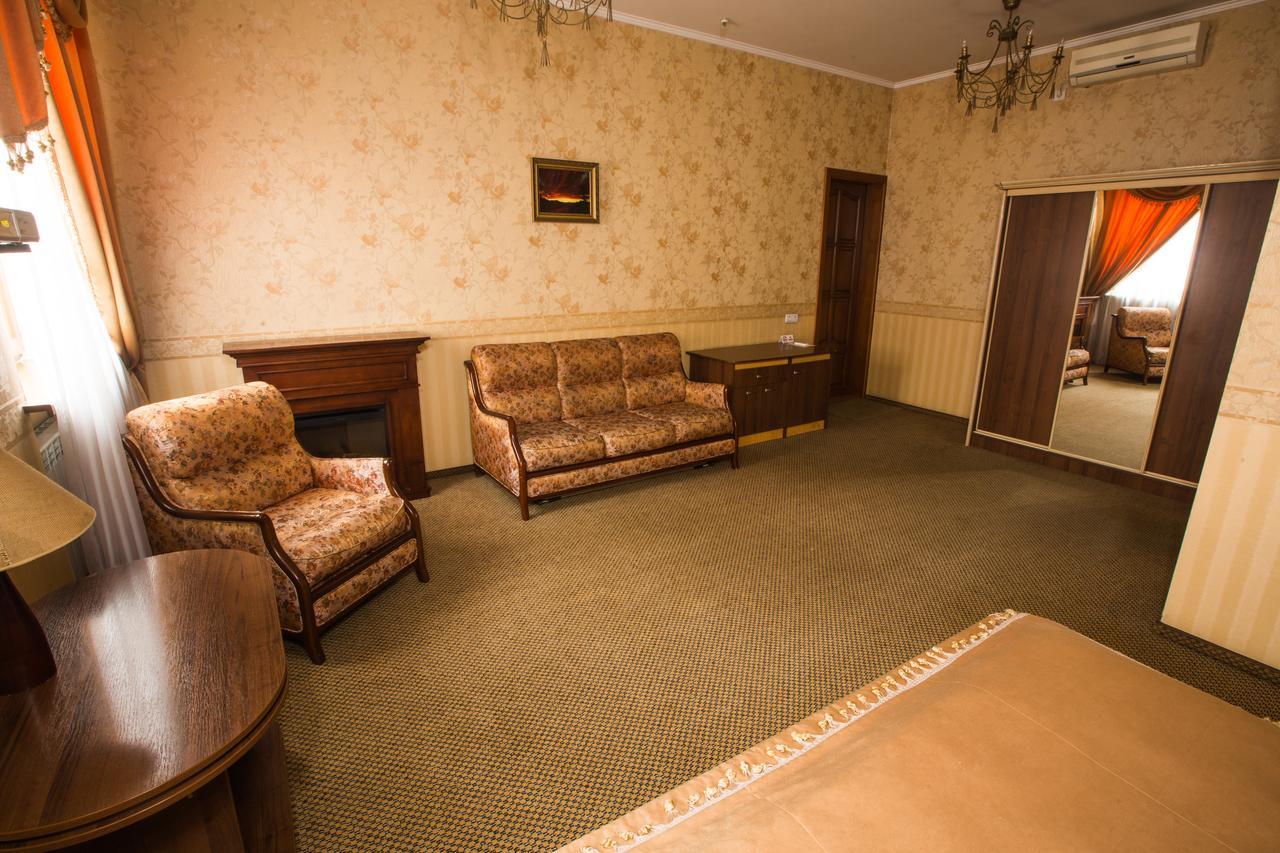 Magnat Lux Hotel Chernivtsi Εξωτερικό φωτογραφία