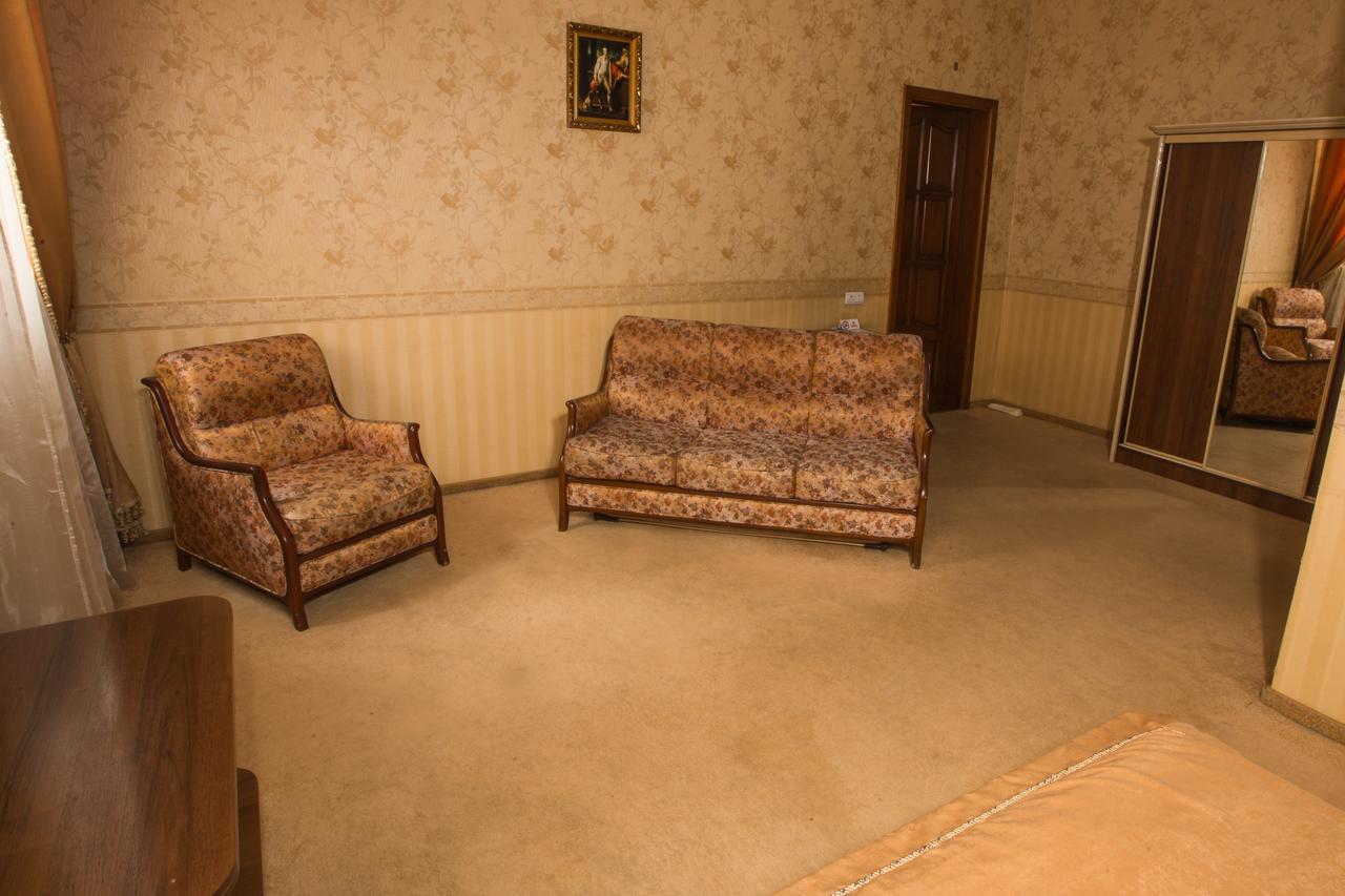 Magnat Lux Hotel Chernivtsi Εξωτερικό φωτογραφία