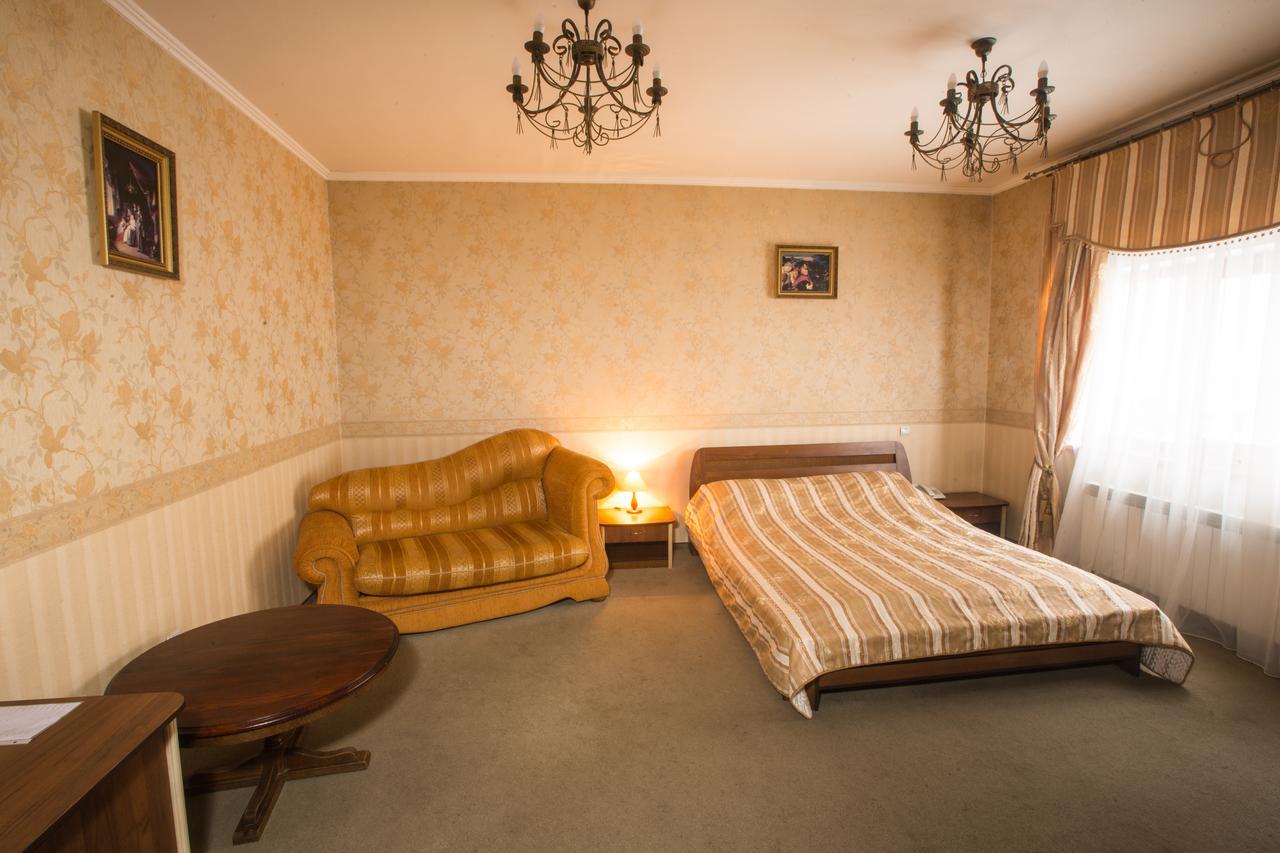 Magnat Lux Hotel Chernivtsi Εξωτερικό φωτογραφία