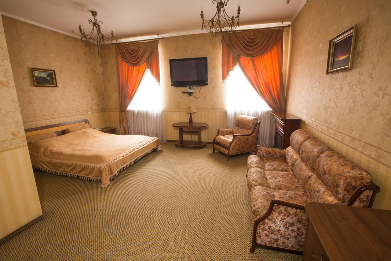 Magnat Lux Hotel Chernivtsi Εξωτερικό φωτογραφία
